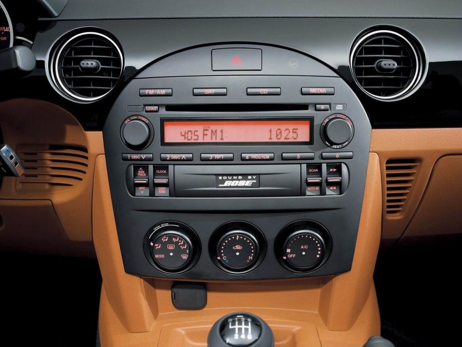  Mazda MX-5 Roadster Coupe 2006 года  (фото 6 из 212)